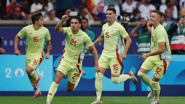 إسبانيا تتوج بالذهب الأولمبي في كرة القدم بعد فوز مثير على فرنسا