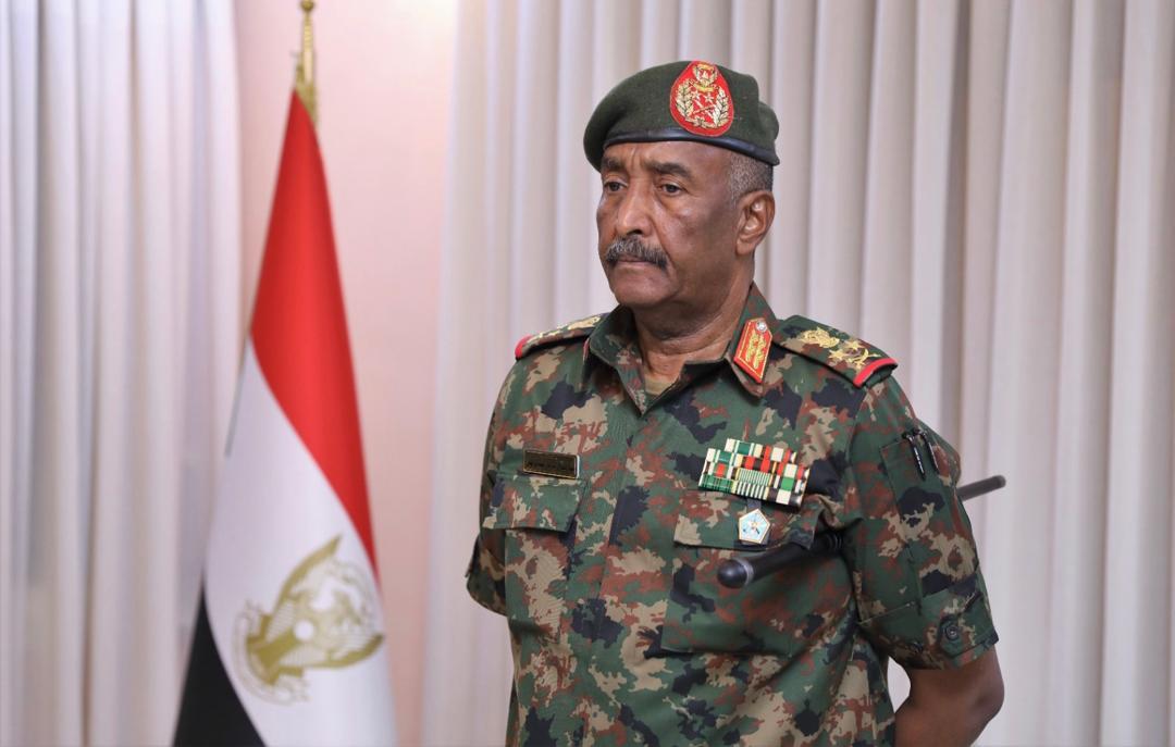 بعد ٥٥ يوما بحر كرامة يؤدي القسم خلفا للشهيد خميس أبكر 10 رئيس مجلس السيادة القائد العام للقوات المسلحة الفريق أول ركن عبدالفتاح البرهان